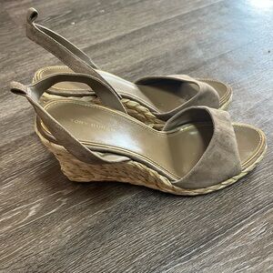 Tory Burch RAFFIA WEDGE SANDAL *flaw* size 7.5